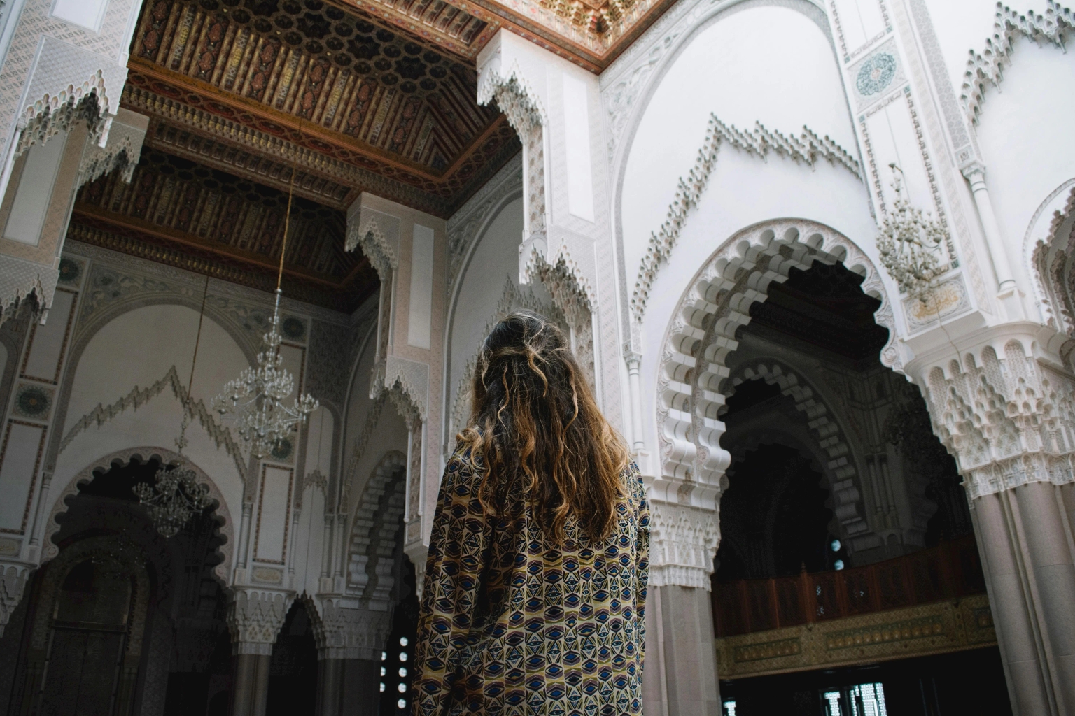 Douq.ma, symbolisant le guide principal pour la restauration et la détente au Maroc.