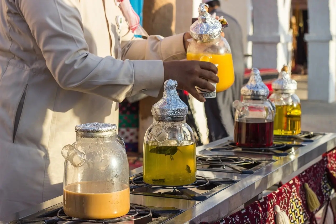 Douq.ma, symbolisant le guide principal pour la restauration et la détente au Maroc.